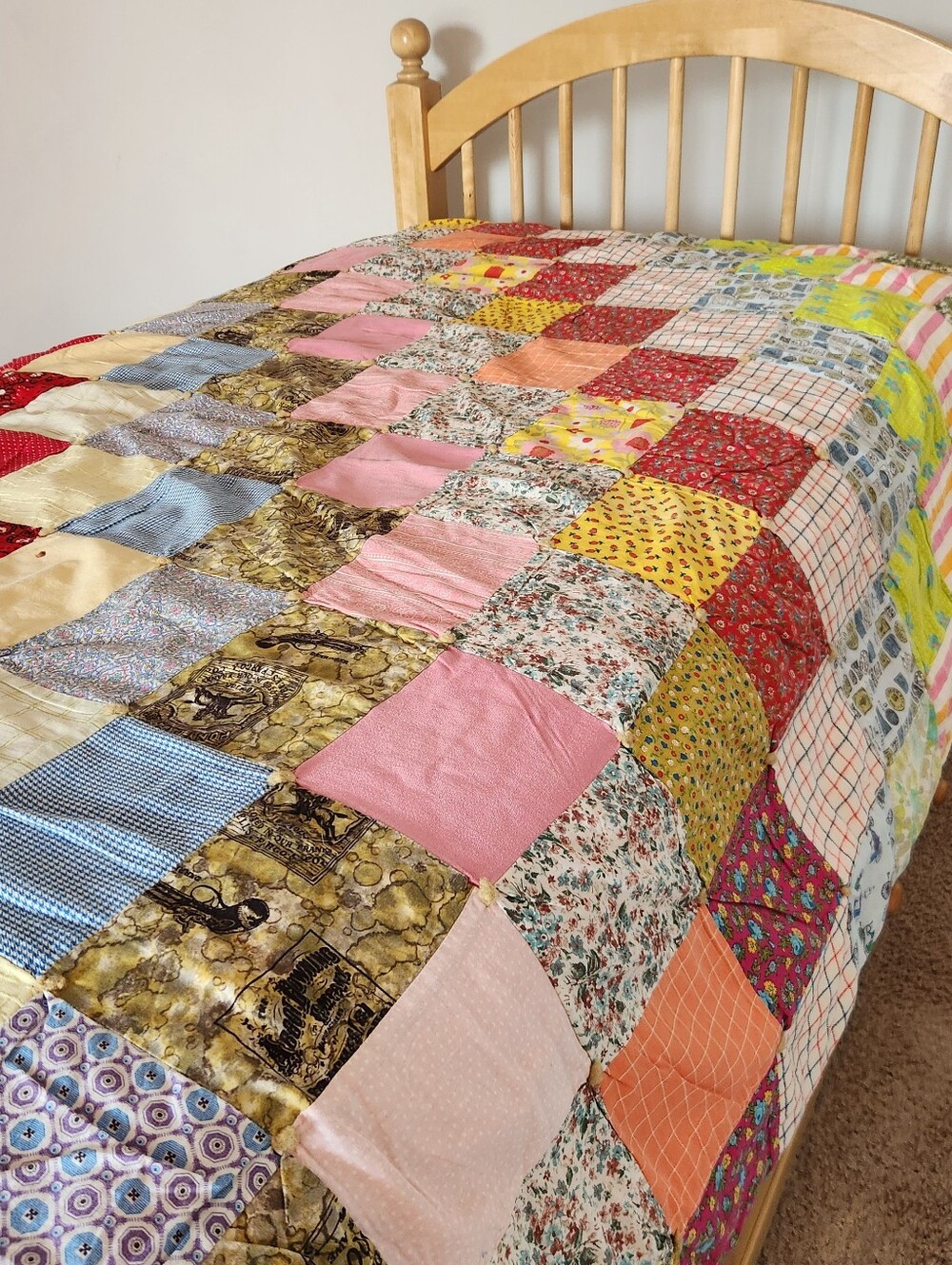HANDMADE Patchwork Quilt Tied 80 x 65 Floral Vintage Multicolor Cottage Cabin